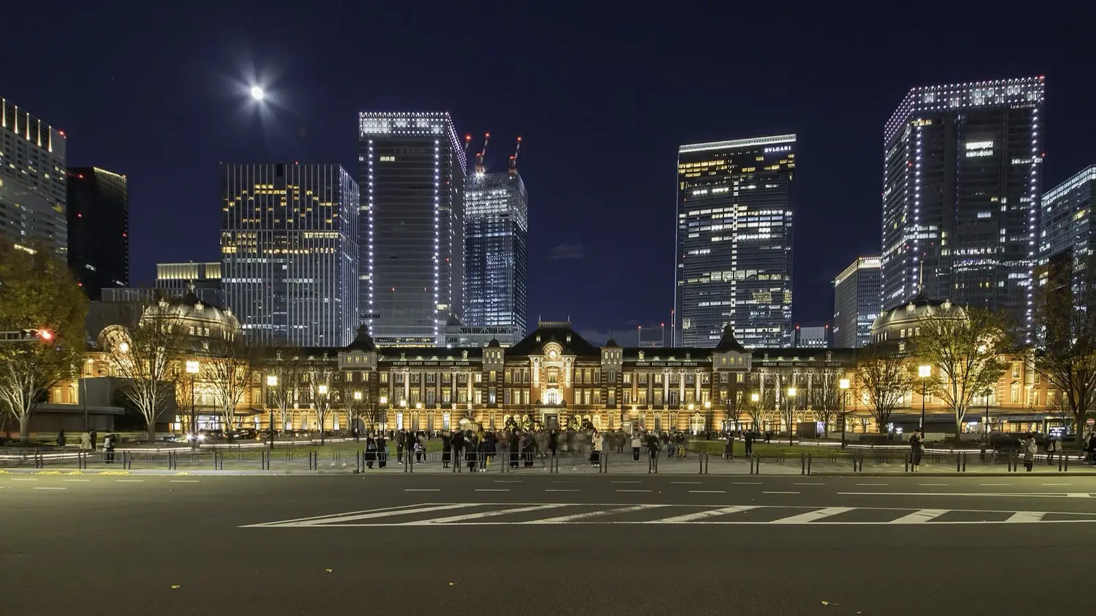 Tokyo Marunouchi financial center and live rate settlement networks