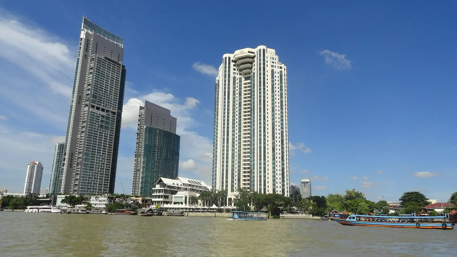The Bangkok Luxury Hotel Playbook: Riverside Grandeur and Rooftop Pools Under $150
