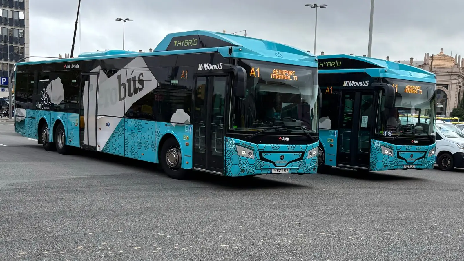 How to Get from Barcelona El Prat Airport to City: Aerobús vs Renfe R2N Train vs Taxi Guide