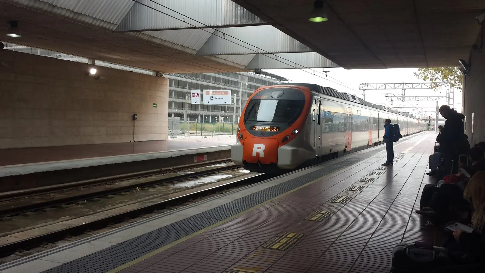 Renfe Rodalies ticket machines and covered pedestrian walkway at Airport Terminal 2 (T2)