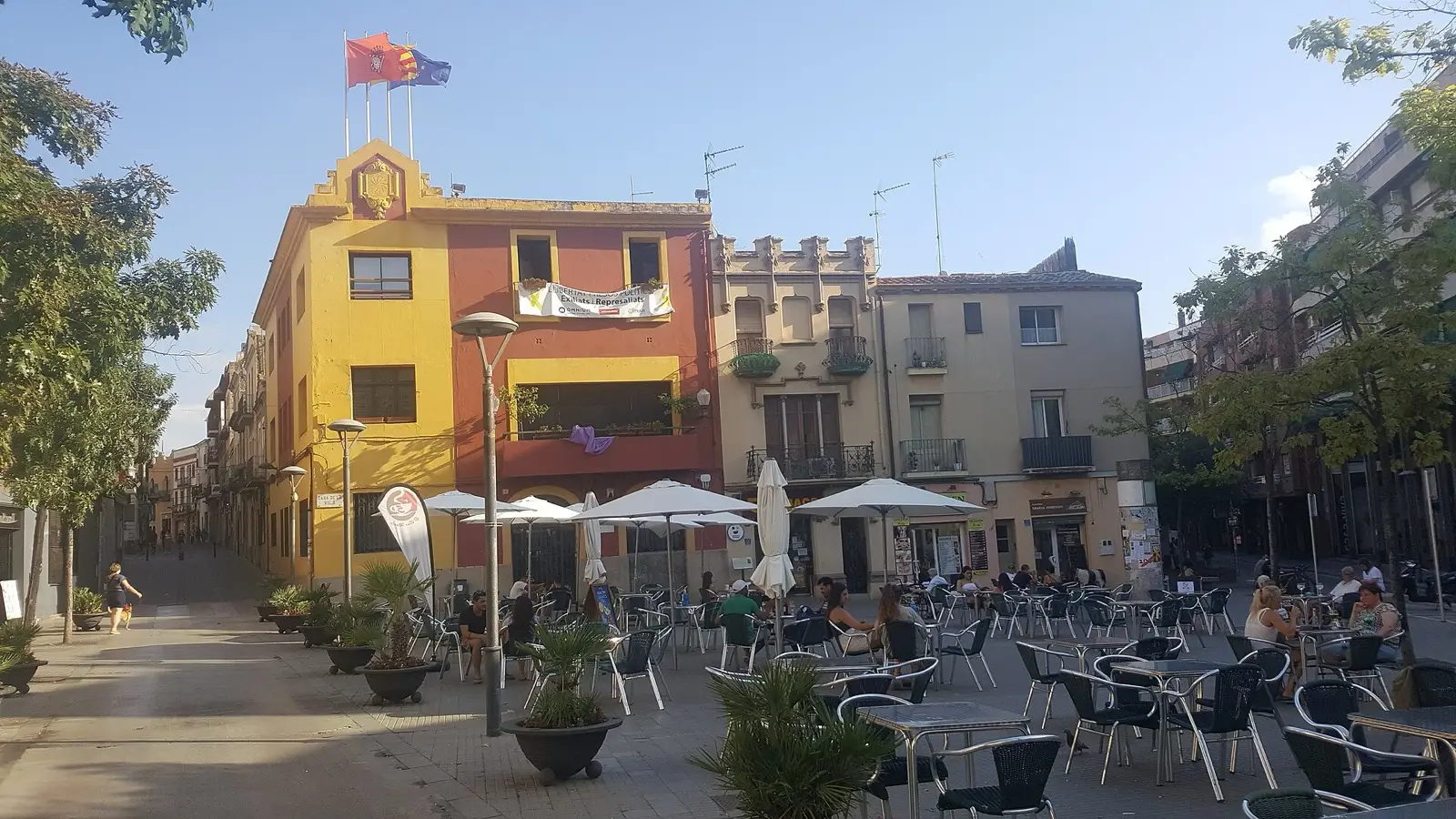 Barcelona Day 1 Blueprint: 35-Minute Aerobus Express, El Born Tapas Crawls, and Gothic Sunset Strolls