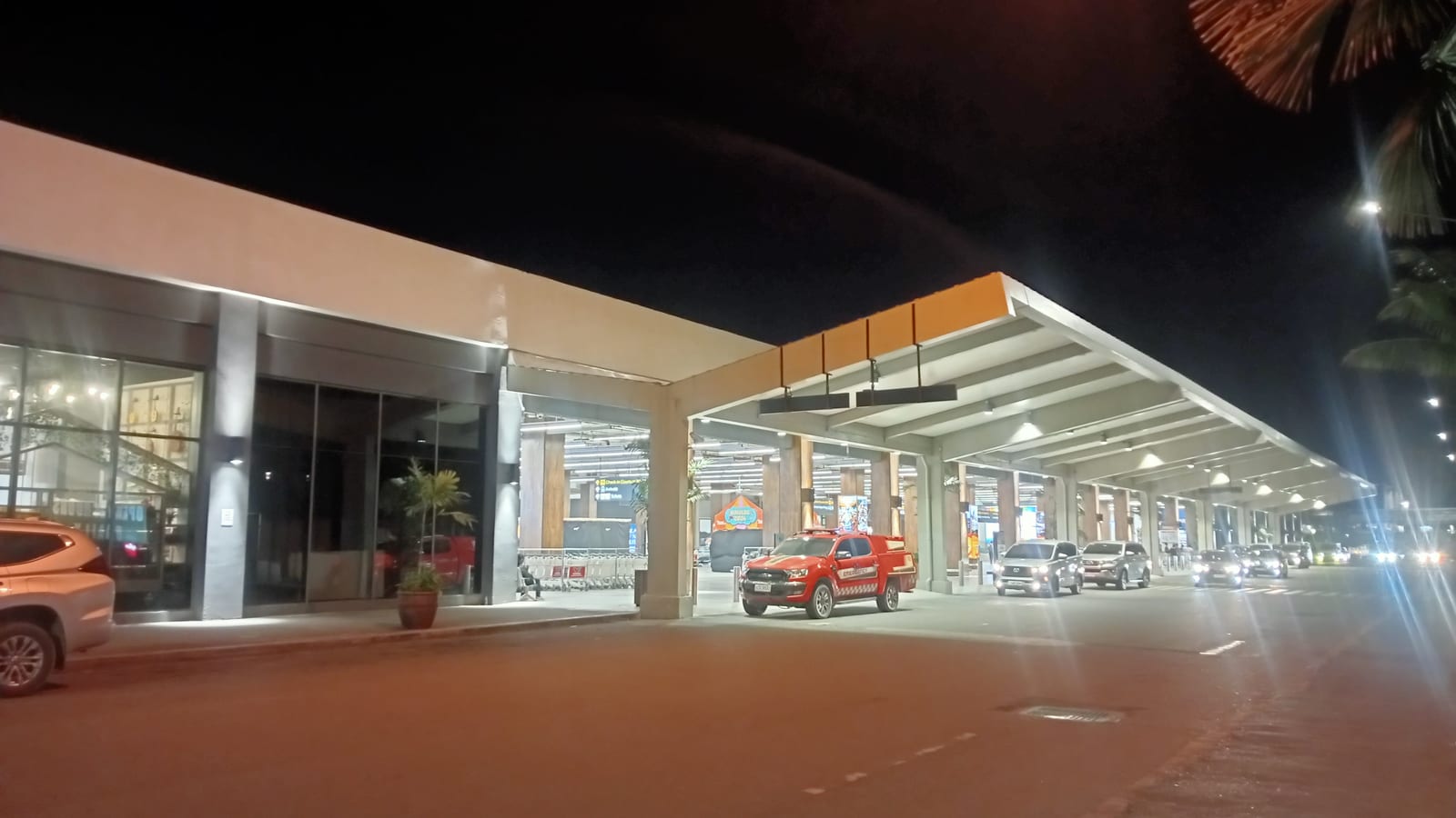Cebu Mactan Airport to Resorts & City: White Cabs, Grab Bays, 300 PHP Transfers, and Change Scams