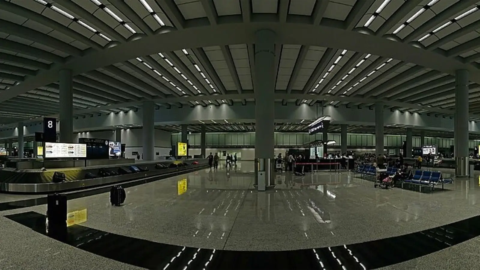 국제공항 수하물 수취대와 위탁 수하물 픽업 라인