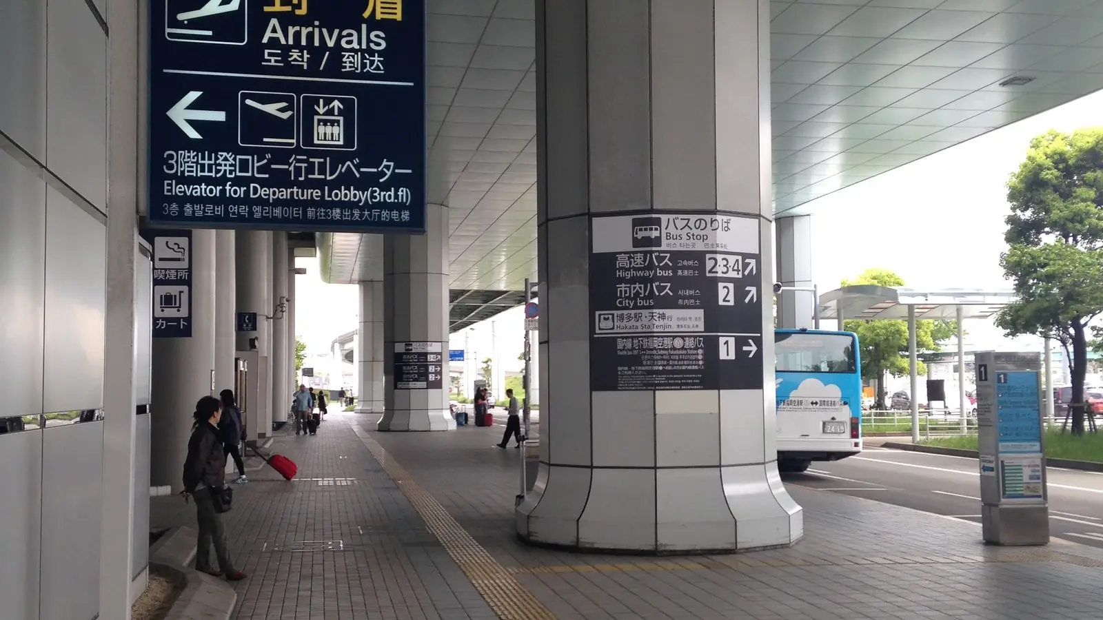 Fukuoka Airport to Hakata and Tenjin: The 5-Minute Subway Miracle, Free Shuttle, Bus, and 1,500 Yen Taxis