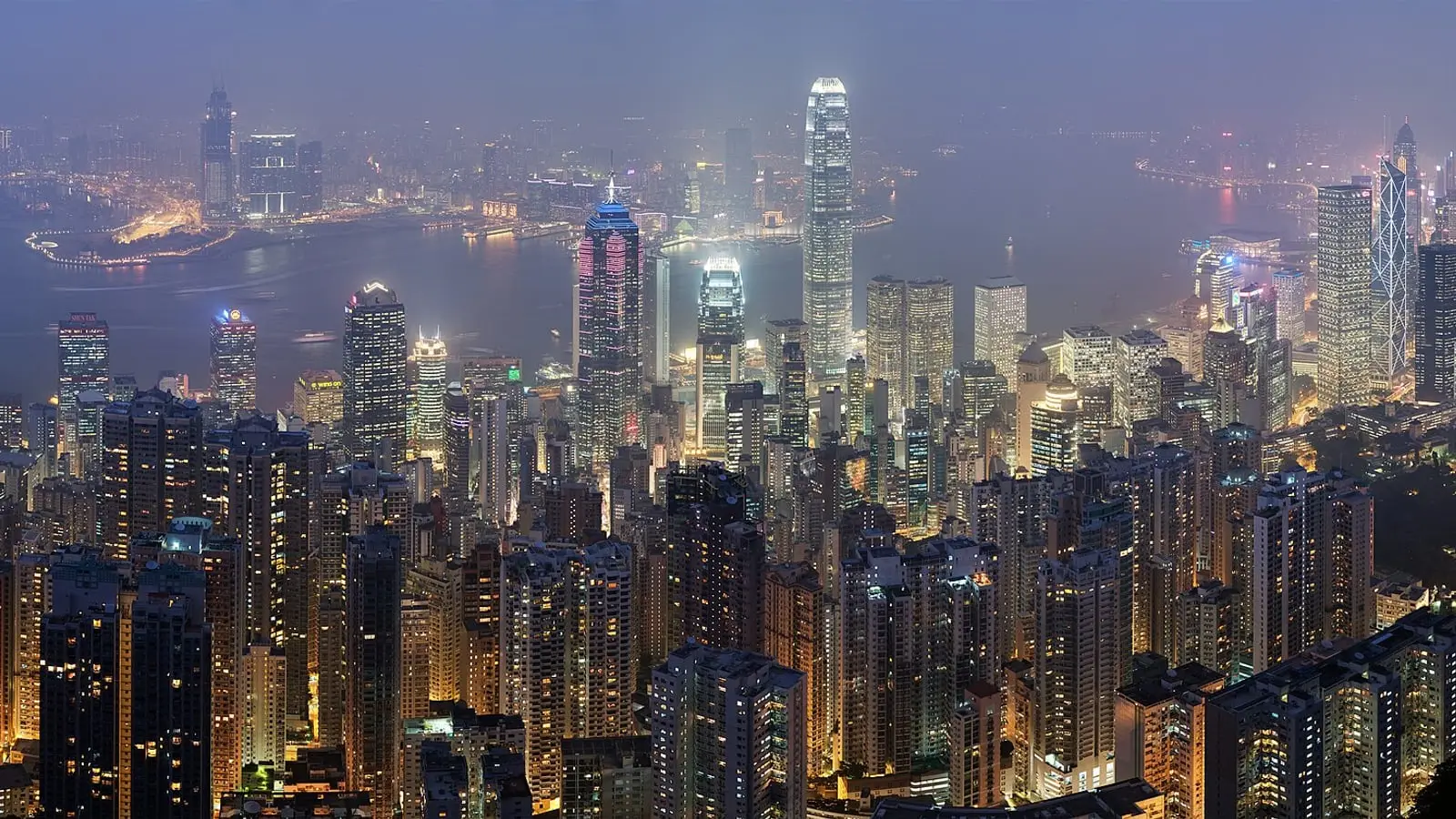Panoramic harbour views and modern British-colonial flair in a luxury Sheung Wan suite.