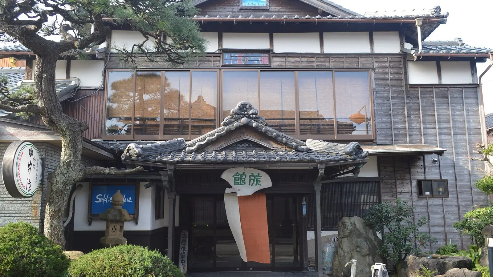 Kyoto Ryokan & Machiya Masterclass: Kaiseki Economics, Sukiya Timber, and Quiet Alleys