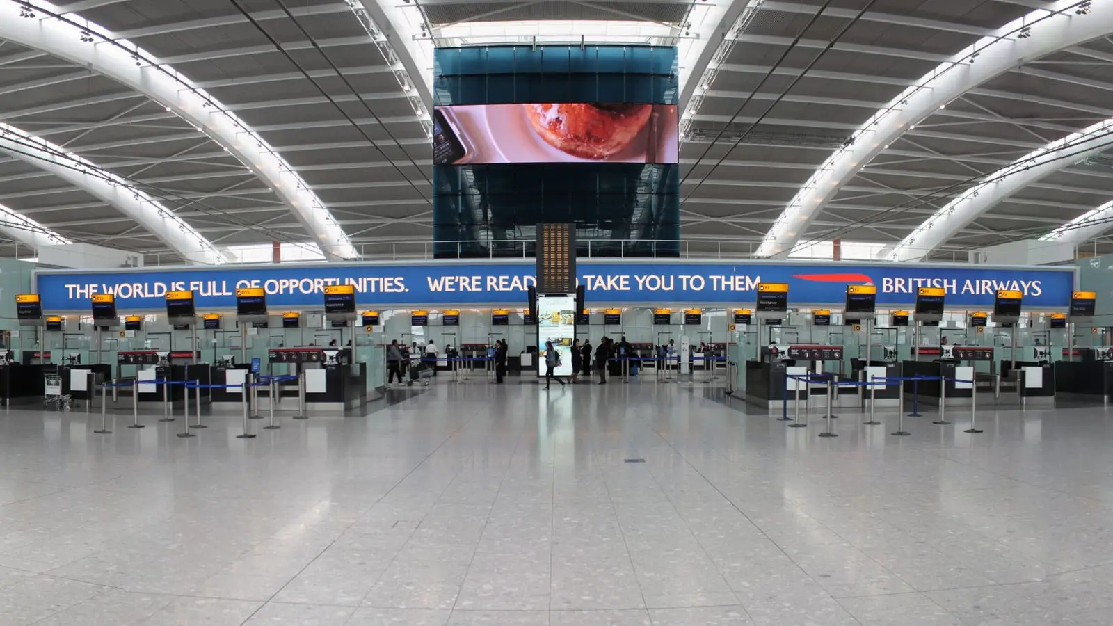 London Heathrow to City Centre: £13.30 Elizabeth Line, £5.60 Piccadilly Tube, Express Traps, and Contactless Hacks