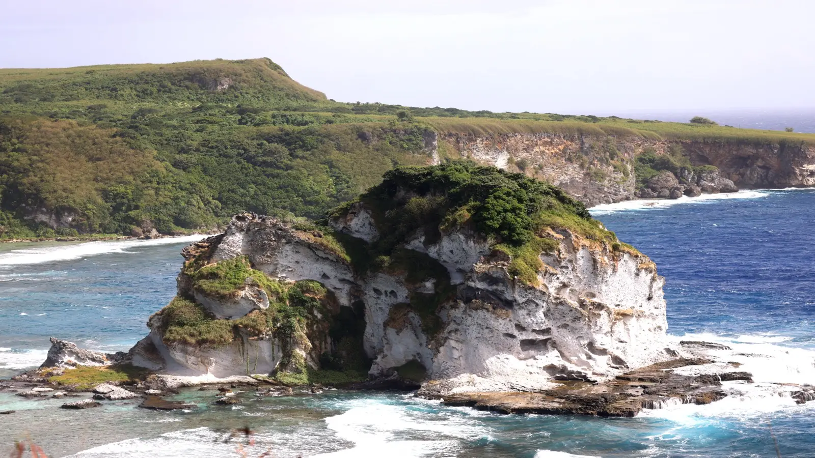 Saipan Lagoon & Grotto Escape: Managaha Coral Cay and Northern Cliffs