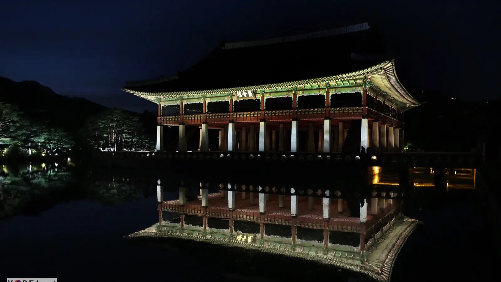Seoul Day 1 Blueprint: 43-Min AREX Airport Express, Bukchon Hanok Quiet Hours, and Gwangjang Food Crawl
