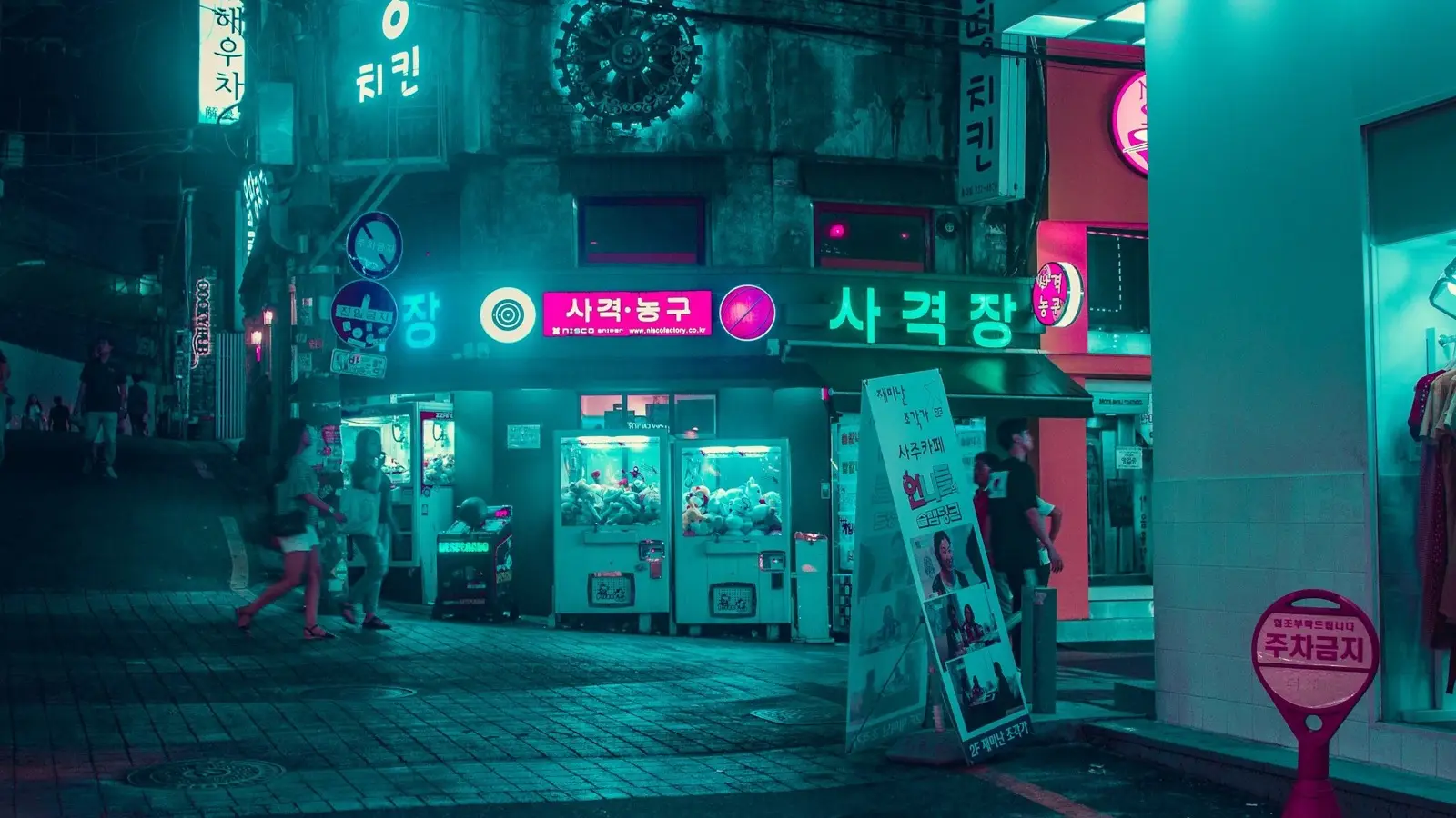 Vibrant evening street scene filled with live busking, trendy fashion boutiques, and youthful energy in Hongdae