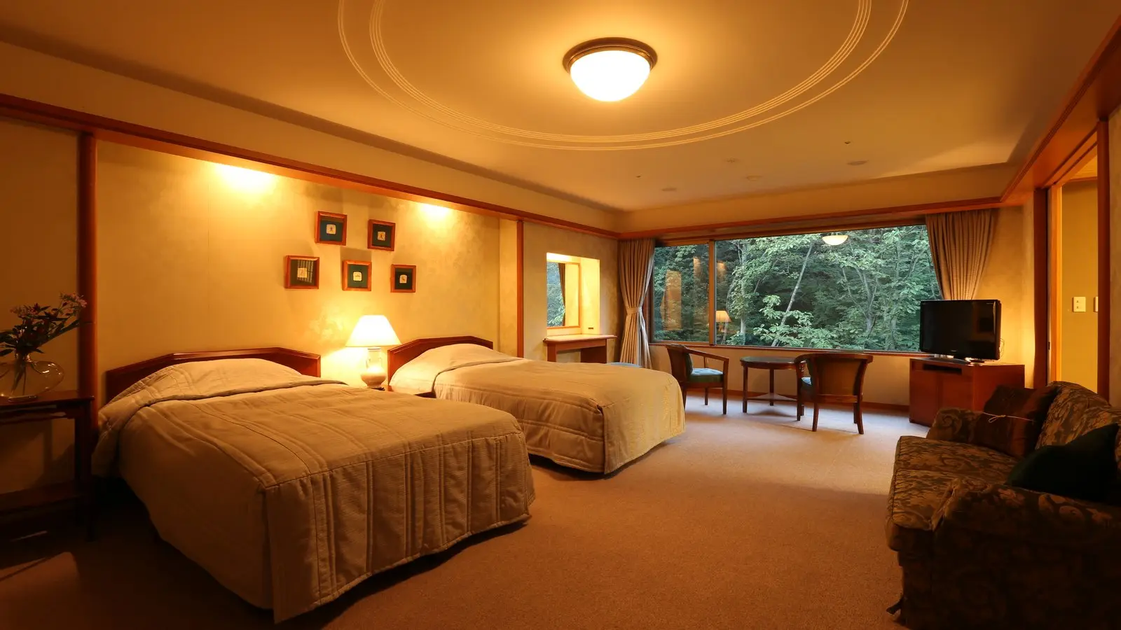 Tokyo Value Hotels Playbook: 7 Smart Yamanote Stays, Onsen Baths and OTA Rate Hacks